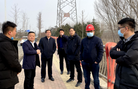 梳洗河工程指揮部指揮長周光明、泰安市城建院副院長兼指揮部技術顧問曹學亮到泰城項目梳洗河工程推進征拆工作