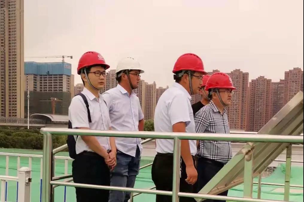 集團公司總工程師、副總經(jīng)理鄧永馳到武漢黃家湖三期項目檢查指導(dǎo)工作
